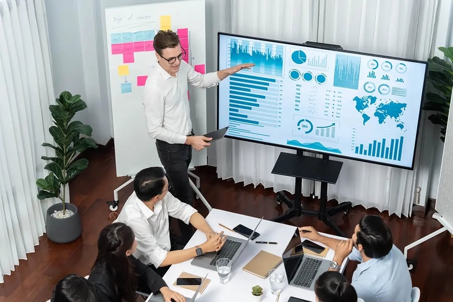 How to Select Global Payroll Providers for a Hybrid Payroll Model